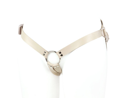 Поясной фаллоимитатор с мошонкой телесного цвета - 18 см.